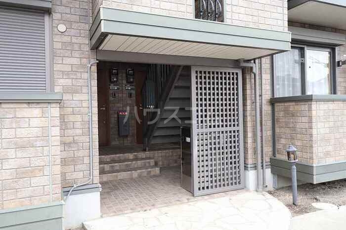 16/19 エントランス