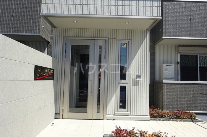 18/28 エントランス