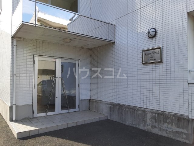 19/30 エントランス