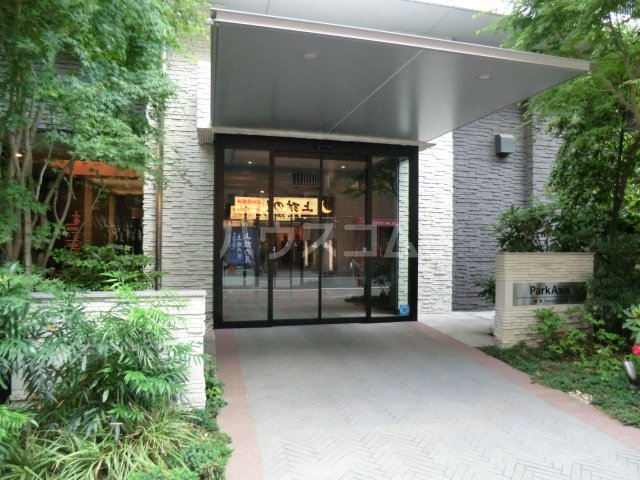 21/30 エントランス