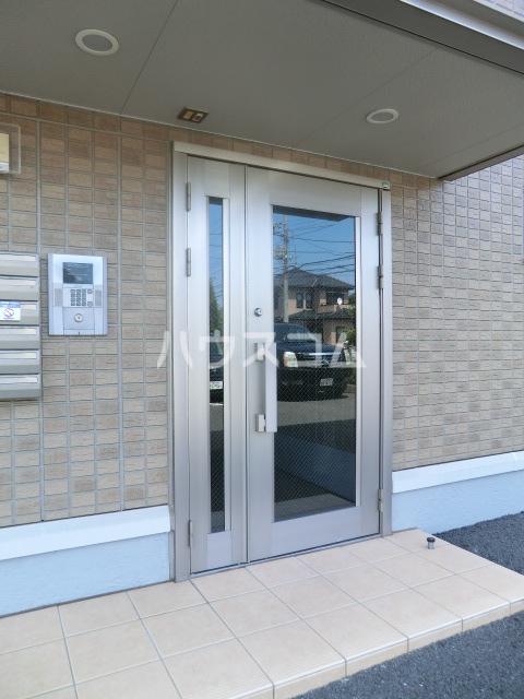 27/30 エントランス