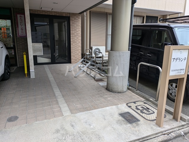 26/30 エントランス