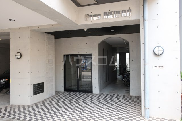 28/30 エントランス