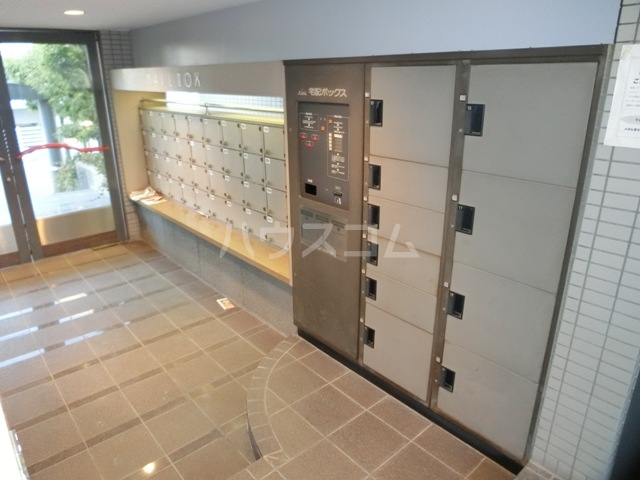 27/30 エントランス