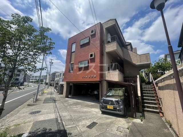 18/27 駐車場