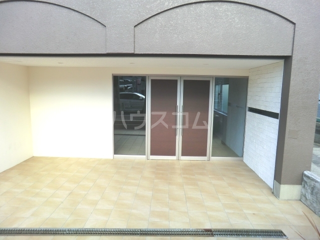 21/30 エントランス