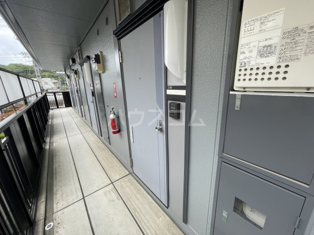 28/30 エントランス