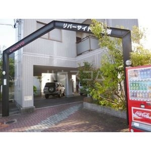 15/22 エントランス