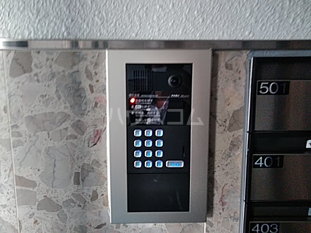 25/30 エントランス