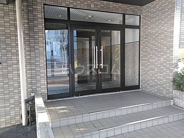 26/30 エントランス
