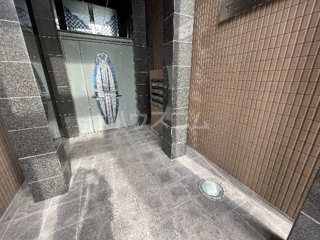 21/30 エントランス