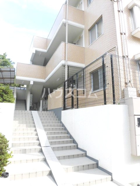 25/30 エントランス