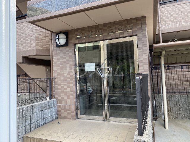 22/30 エントランス