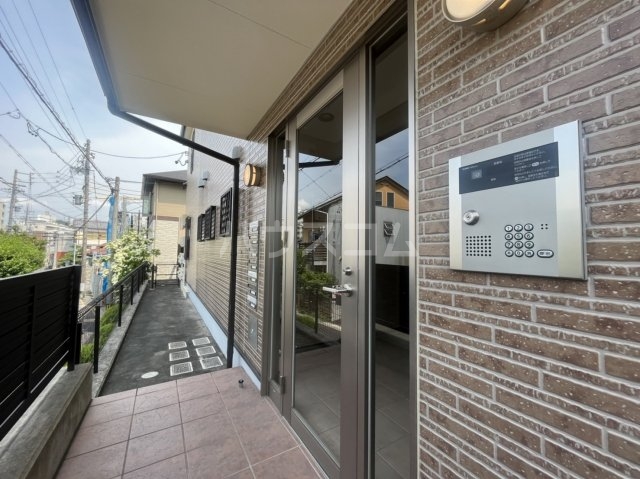 21/30 エントランス