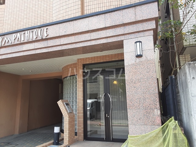 18/26 エントランス