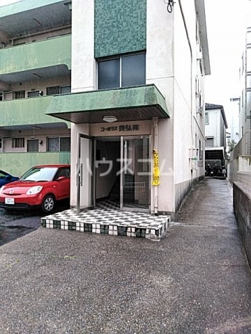 24/30 エントランス