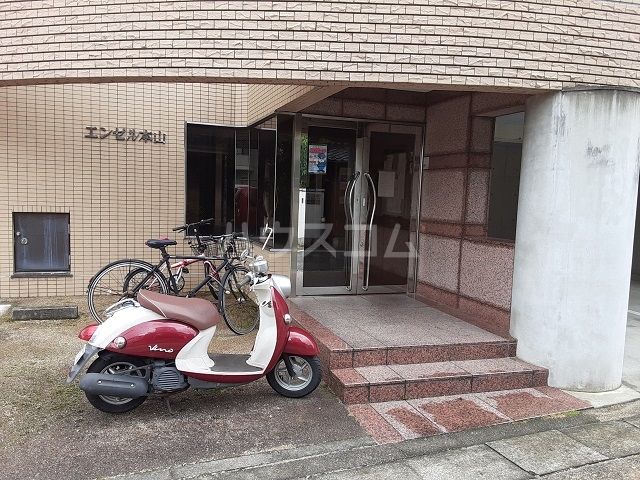 22/30 エントランス