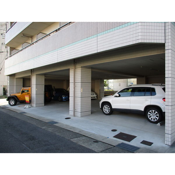 18/24 駐車場