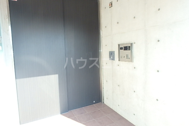 18/26 エントランス