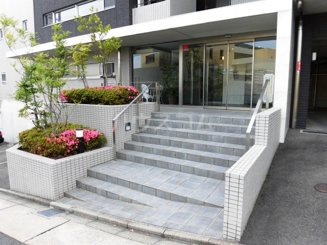 21/28 エントランス