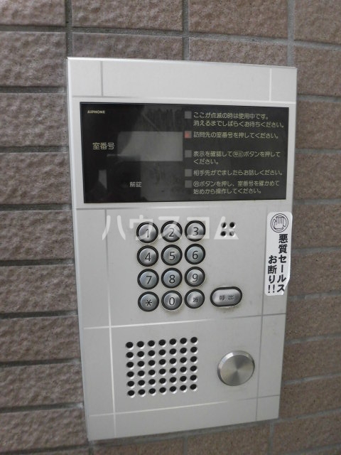 27/30 エントランス