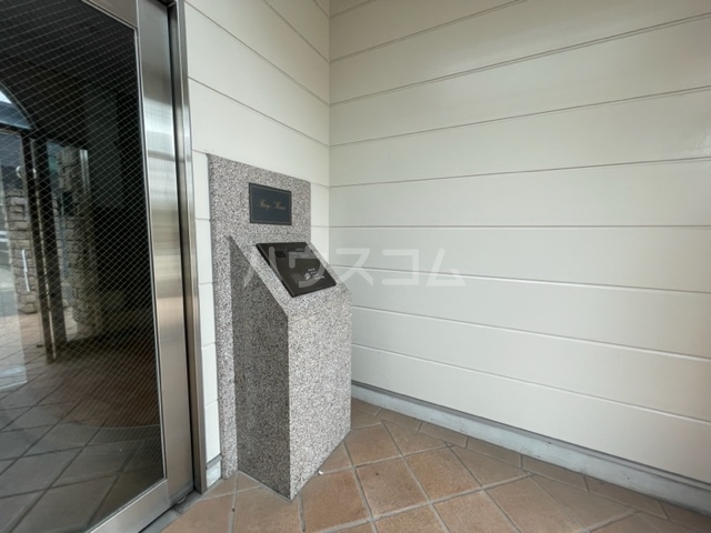 28/30 エントランス