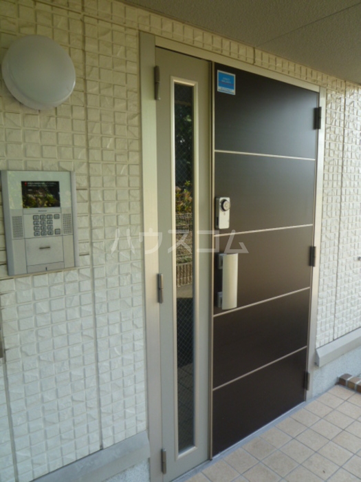 18/23 エントランス