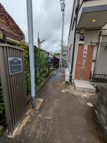 23/30 エントランス