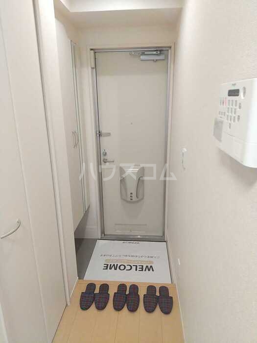 18/19 エントランス