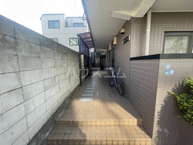25/28 エントランス