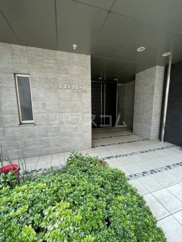 24/30 エントランス