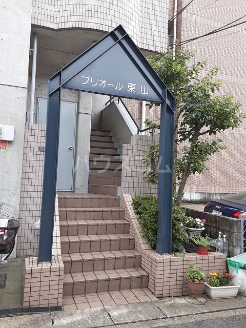 26/30 エントランス