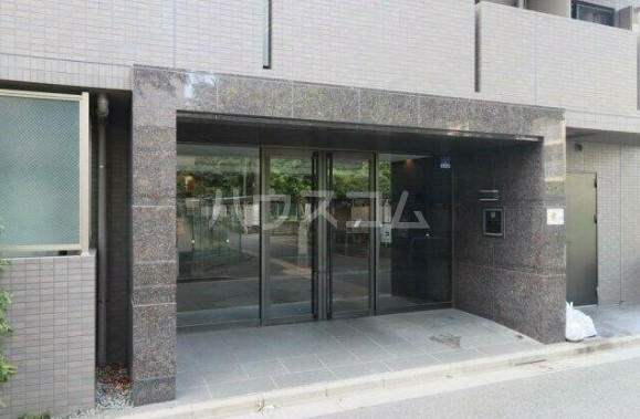 23/29 エントランス