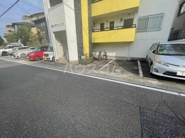 18/26 駐車場