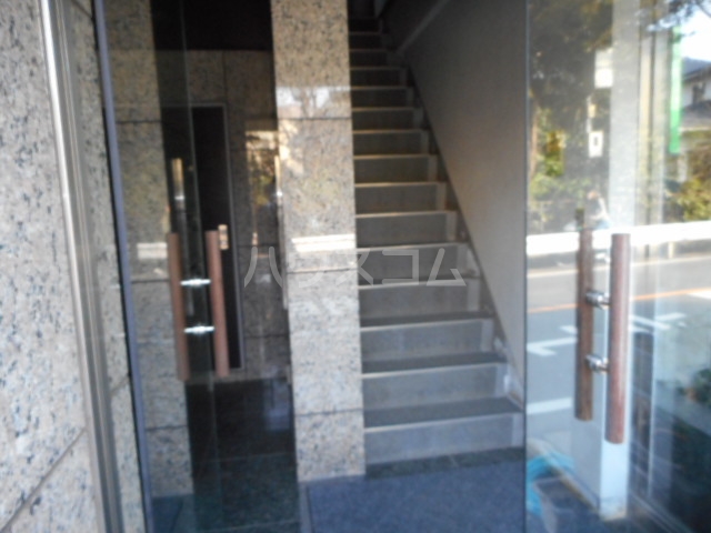 19/23 エントランス