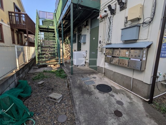21/22 エントランス