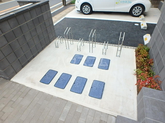 21/30 エントランス