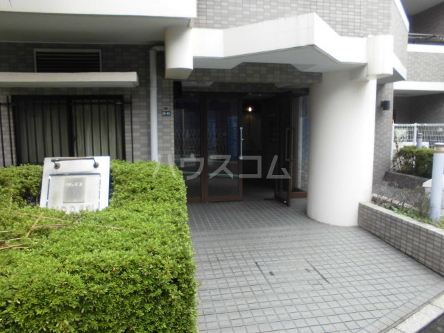 24/30 エントランス