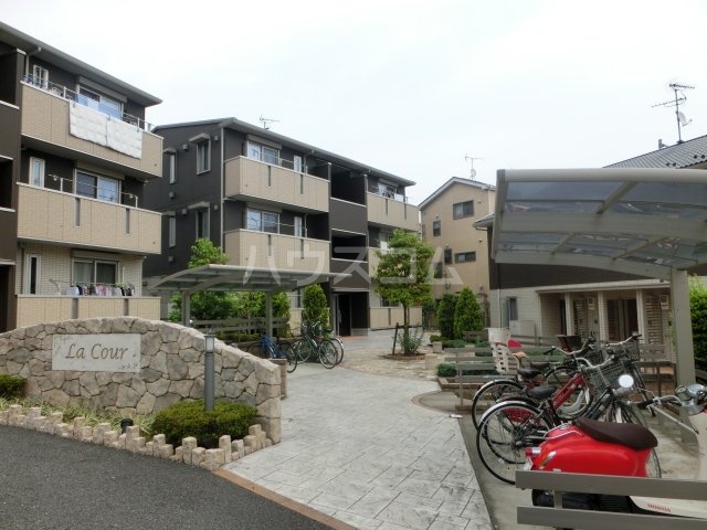 18/22 エントランス