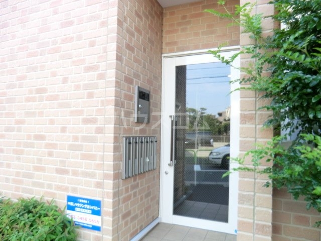 24/25 エントランス