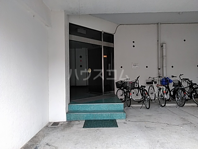 23/30 エントランス