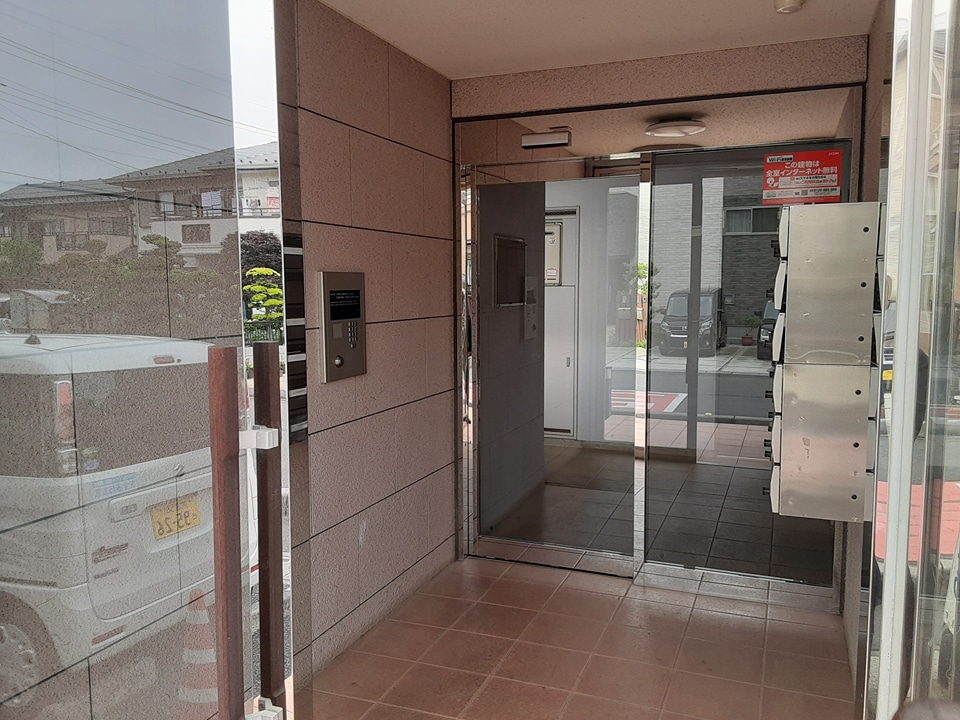 21/28 エントランス