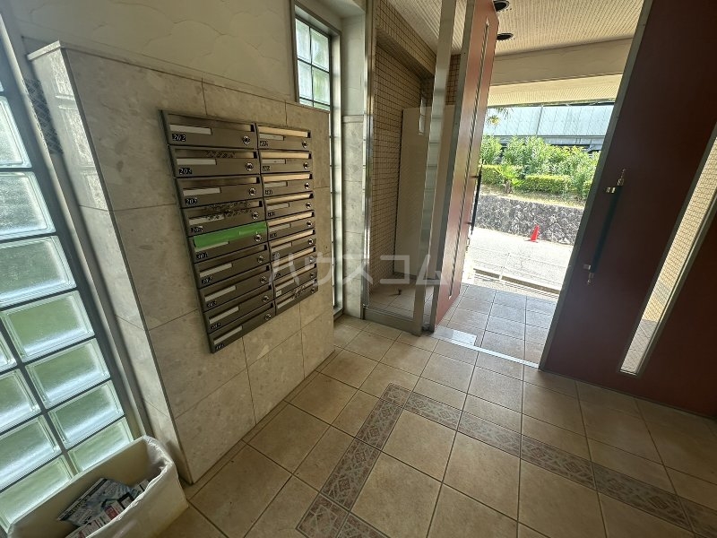 24/30 エントランス