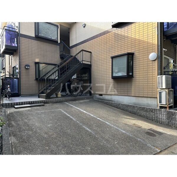20/28 駐車場
