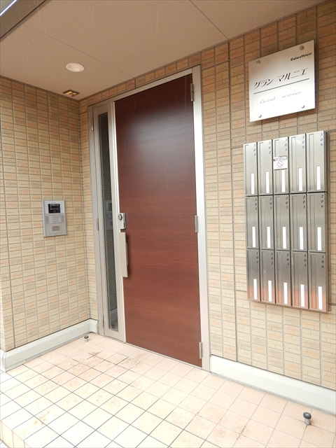 24/30 エントランス