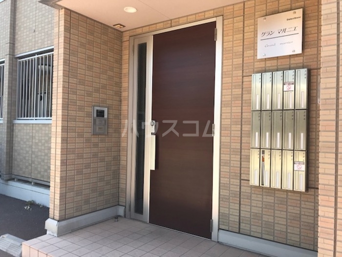 26/30 エントランス