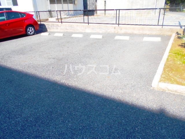 23/30 駐車場