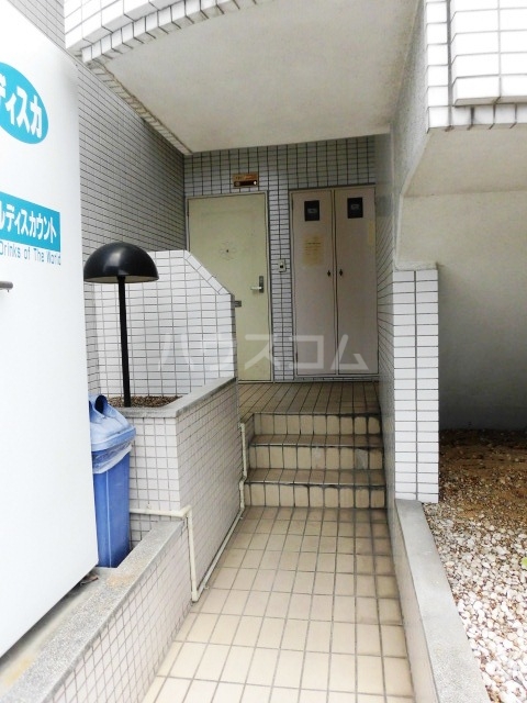 17/25 エントランス