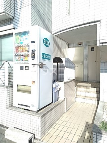 28/30 エントランス