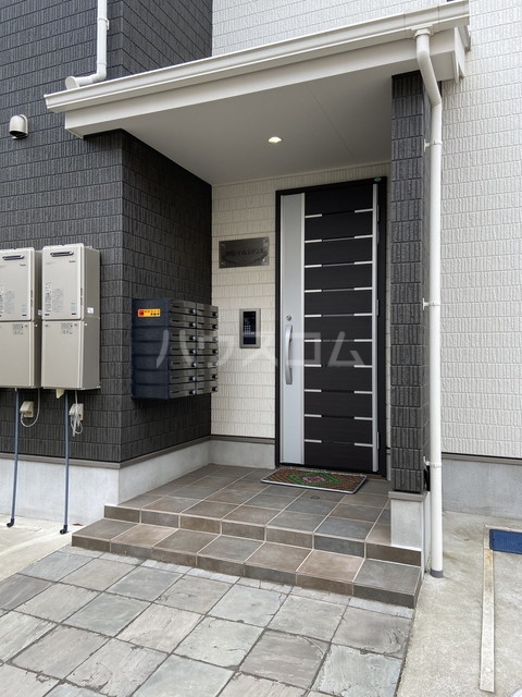 26/30 エントランス